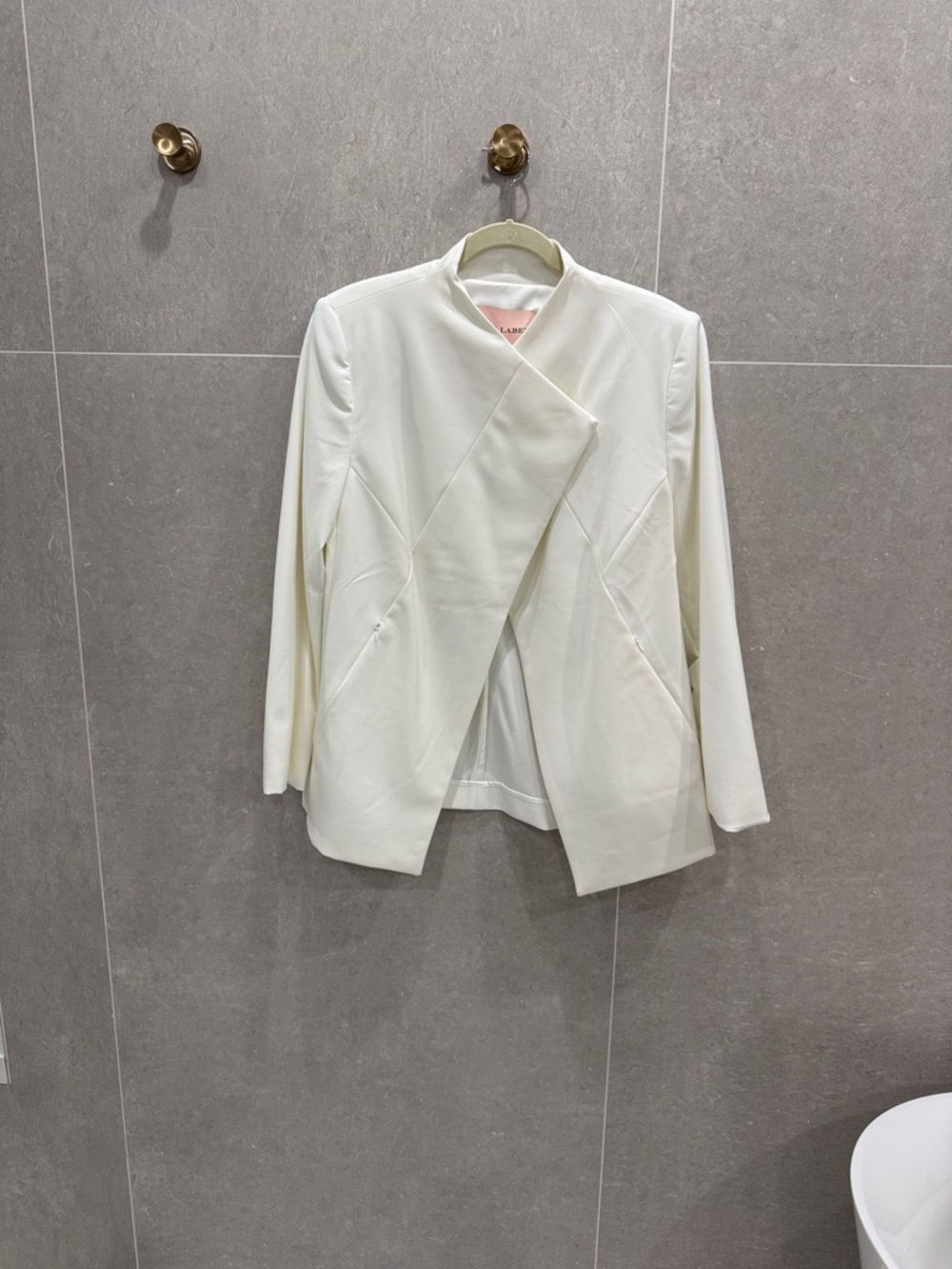 Never worn - Black Label - Chico's Cream Blazer - Magnetic closure